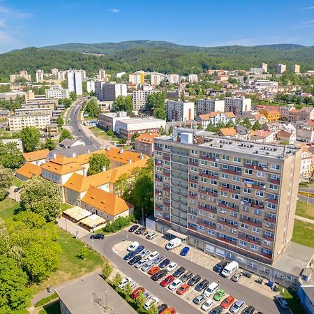 Apartmany A Studia Zamecky Park Litvínov Εξωτερικό φωτογραφία