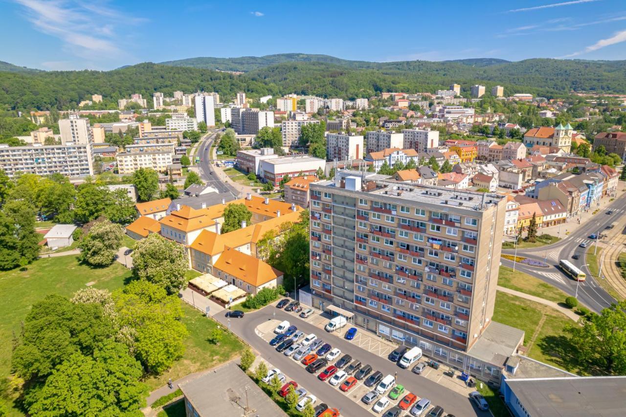Apartmany A Studia Zamecky Park Litvínov Εξωτερικό φωτογραφία